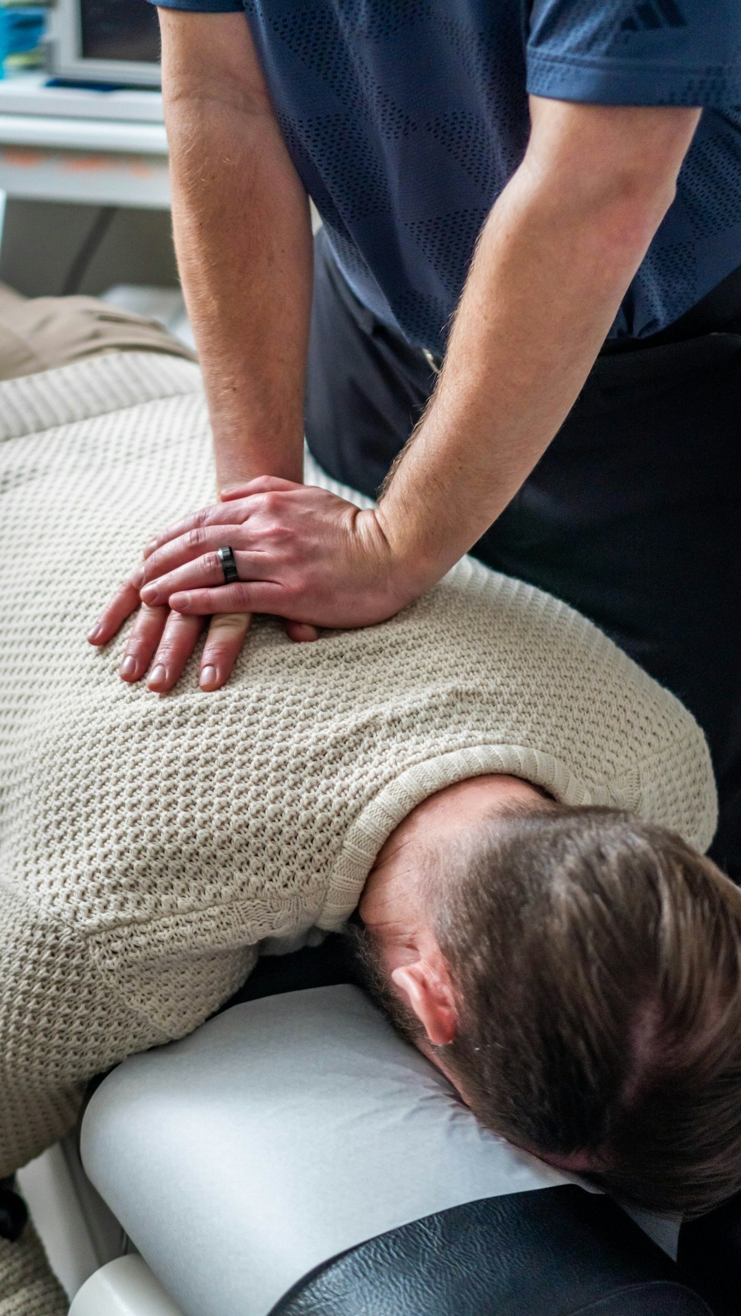 Chiropractic adjustment on the thoracic spine